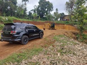 SEWA ALAT BERAT EXCAVATOR PER JAM SUKABUMI