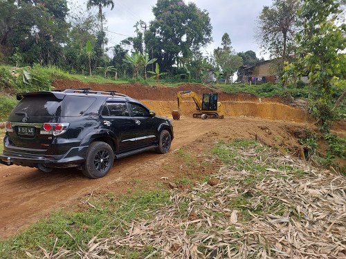 SEWA ALAT BERAT EXCAVATOR PER JAM SUKABUMI