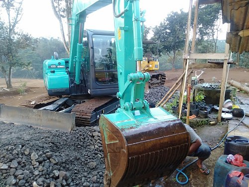 SEWA ALAT BERAT EXCAVATOR PER JAM SUKABUMI